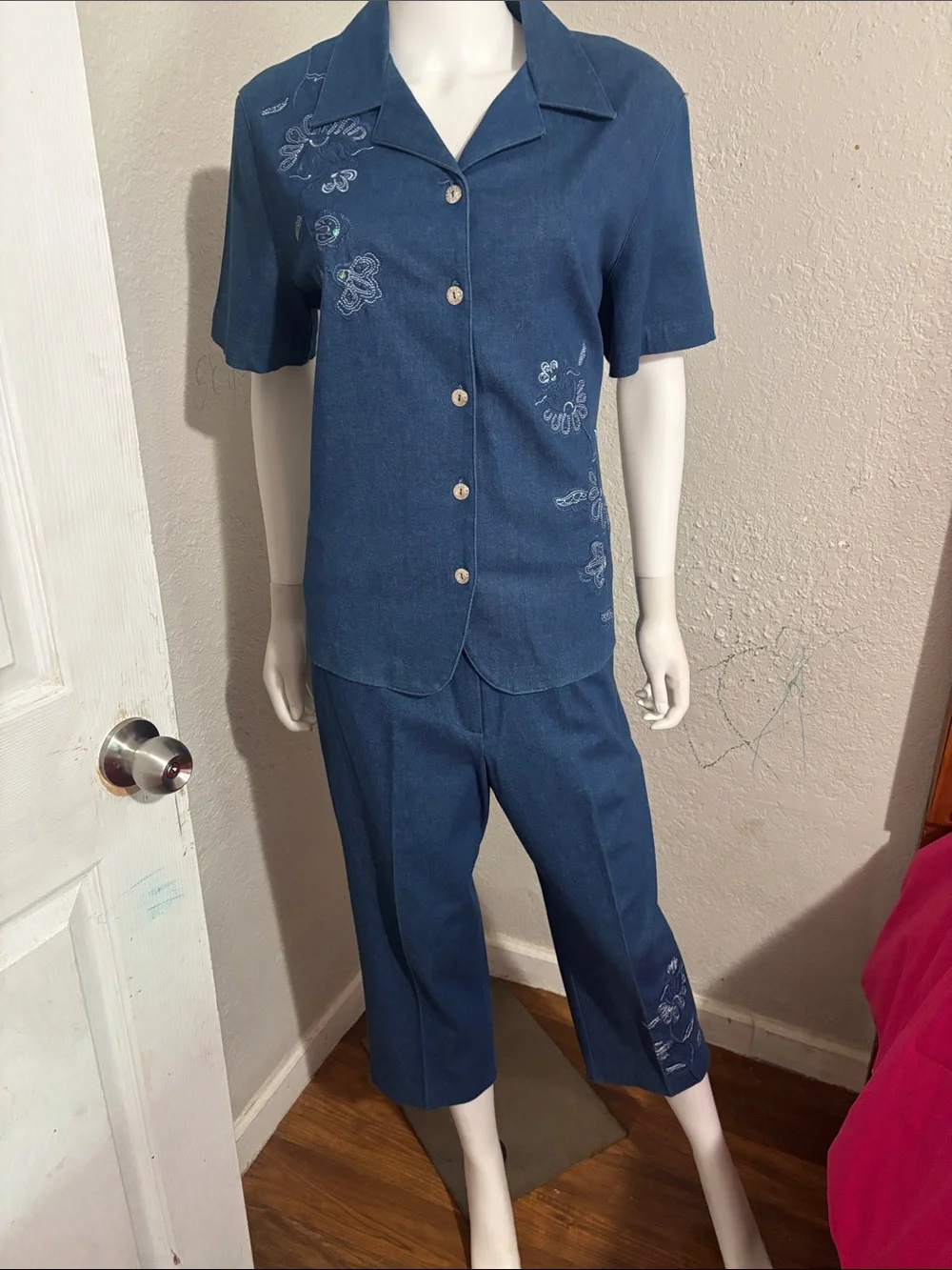 Alfred Dunner Blue Embroidered Short-Sleeve Capri Set